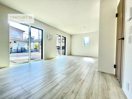 ���r���O�@�D�����z���܂肪���r���O����ł���ċ��S�n�̗ǂ���Ԃ����o���Ă���܂��I
���났�̎��Ԃ��߂����܂��I