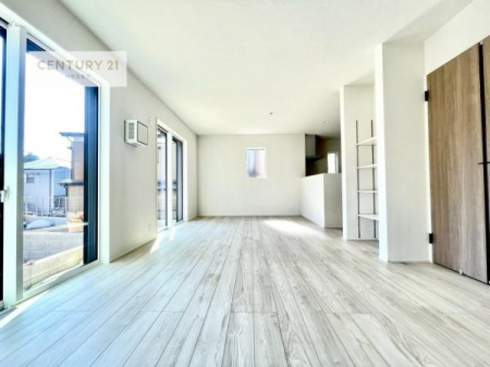 ���r���O�@�傫�ȑ����炽���Ղ�̗z���������閾�邢���r���O�B�J�����̂��郊�r���O�ŉƑ��c���̂��났�̎��Ԃ��߂����܂��I�����̂����w�\�ł��I���񌻒n�ŗz������Ȃǂ��̊����������܂��I