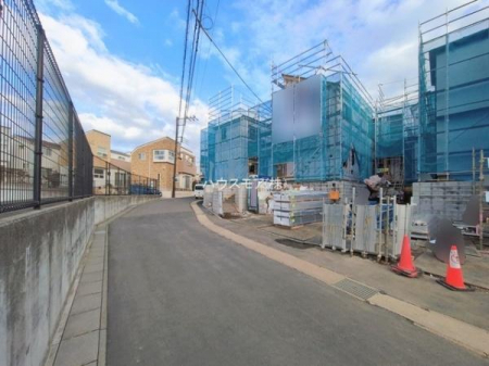 ���̑����n�@�O�ʓ��H��5.7���I�z����ǍD�ȗ��n�ł��B
�Ԍɓ��ꂪ���ȕ������S�ł��ˁB