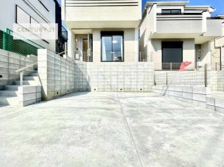 ���ԏ�@���ԃX�y�[�X��2�䕪����܂��I�Z�J���h�J�[�͂������A�o�C�N�⎩�]�ԂȂǂ��u���ꏊ�ɍ���܂���B