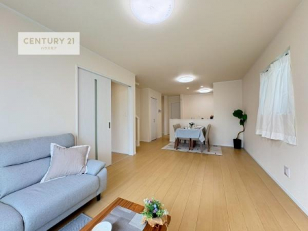 ���r���O�@��؂ȉƑ����W�܂邩�炱��LDK�ɂ͂�����肽���B
�q�����������C�ɏ΂��Ȃ��瑖�����Ă���p�����������u�L���Ƃɂ��ėǂ������v�Ǝv���u�Ԃł��B