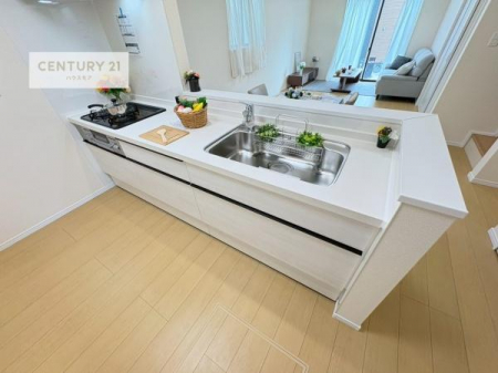 �L�b�`���@��l�C�̑Ζʎ��V�X�e���L�b�`�����̗p���Ă��܂��I���Ƒ��̃R�~���j�P�[�V���������R�Ƒ�����݌v�ł��B
���q�l�ɂ��ڂ��͂��̂Ŋ������ł��ˁB�L�X�g���ĉ��K�ɍ�Ƃ��i�݂܂��B