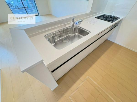 �L�b�`���@��l�C�̑Ζʎ��V�X�e���L�b�`�����̗p���Ă��܂��I���Ƒ��̃R�~���j�P�[�V���������R�Ƒ�����݌v�ł��B
���q�l�ɂ��ڂ��͂��̂Ŋ������ł��ˁB�L�X�g���ĉ��K�ɍ�Ƃ��i�݂܂��B