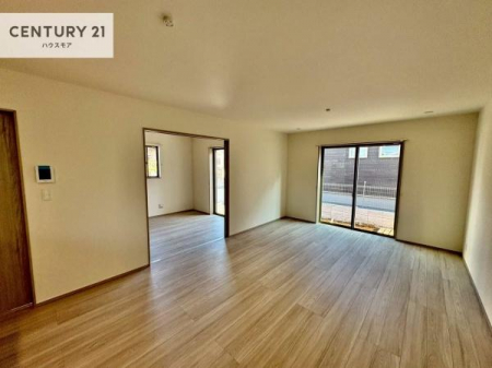 ���r���O�@�傫�ȑ����炽���Ղ�̗z���������閾�邢���r���O�B�J�����̂��郊�r���O�ŉƑ��c���̂��났�̎��Ԃ��߂����܂��I