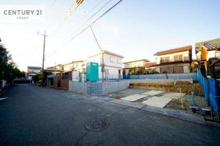 ���̑����n�@�O�ʓ��H�͓쑤6m���H�ɖʂ��A���邭�J�����̂��闧�n�ł��B
�Ԍɓ��ꂪ���ȕ������S�ł��ˁB