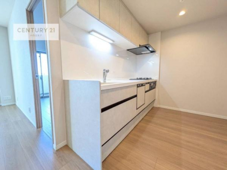 �L�b�`���@��l�C�̑Ζʎ��V�X�e���L�b�`�����̗p���Ă��܂��I���Ƒ��̃R�~���j�P�[�V���������R�Ƒ�����݌v�ł��B
���q�l�ɂ��ڂ��͂��̂Ŋ������ł��ˁI�L�X�g���ĉ��K�ɍ�Ƃ��i�݂܂��B