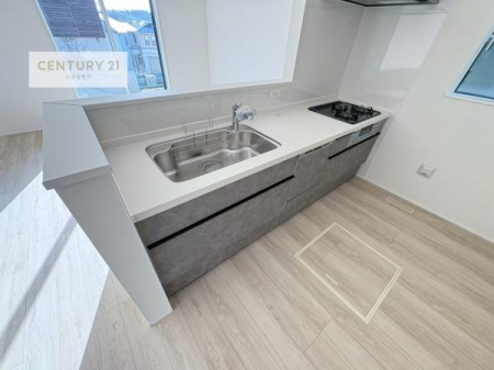 �L�b�`���@��l�C�̑Ζʎ��V�X�e���L�b�`�����̗p���Ă��܂��I���Ƒ��̃R�~���j�P�[�V���������R�Ƒ�����݌v�ł��B
���q�l�ɂ��ڂ��͂��̂Ŋ������ł��ˁB�L�X�g���ĉ��K�ɍ�Ƃ��i�݂܂��B