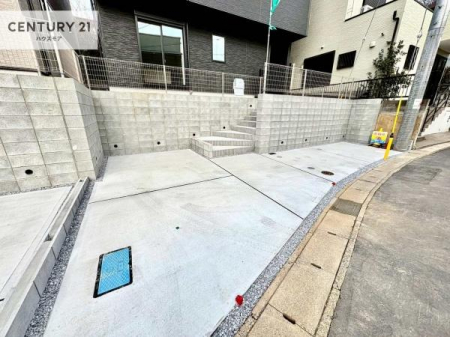 ���ԏ�@���ԃX�y�[�X��2�䕪����܂��I�Z�J���h�J�[�͂������A�o�C�N�⎩�]�ԂȂǂ��u���ꏊ�ɍ���܂���B