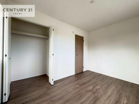 �m���@���[�X�y�[�X�����Ă��܂��I�������X�b�L�����ڂ��鎖���ł��܂��ˁB
�Ƌ��I�΂Ȃ��V���v���ȃf�U�C���ׁ̈A�Ƌ��I�΂����C�ɓ���̋�ԍ�肪�ł������ł��ˁB