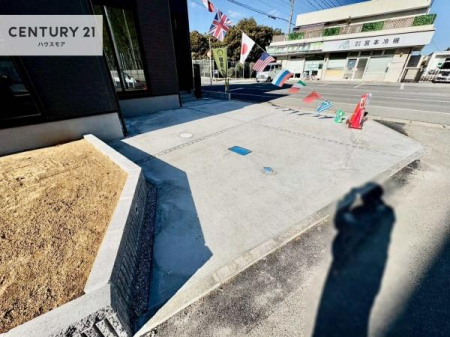 ���ԏ�@���ԃX�y�[�X��2�䕪����܂��I�Z�J���h�J�[�͂������A�o�C�N�⎩�]�ԂȂǂ��u���ꏊ�ɍ���܂���B