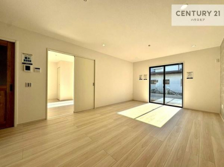 ���r���O�@�D�����z���܂肪���r���O����ł���ċ��S�n�̗ǂ���Ԃ����o���Ă���܂��I
���났�̎��Ԃ��߂����܂��I