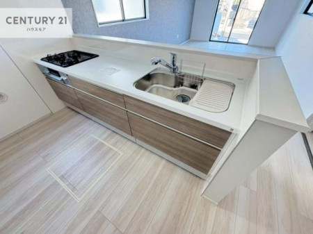 �L�b�`���@��l�C�̑Ζʎ��V�X�e���L�b�`�����̗p���Ă��܂��I���Ƒ��̃R�~���j�P�[�V���������R�Ƒ�����݌v�ł��B
���q�l�ɂ��ڂ��͂��̂Ŋ������ł��ˁI�L�X�g���ĉ��K�ɍ�Ƃ��i�݂܂��B