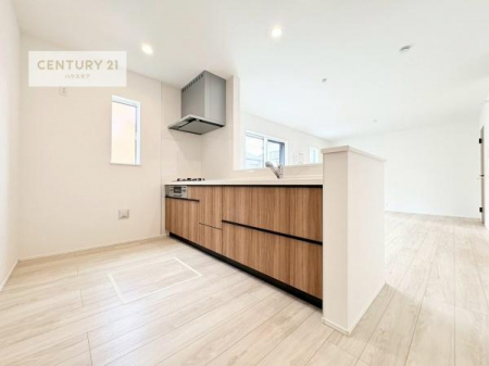 �L�b�`���@��l�C�̑Ζʎ��V�X�e���L�b�`�����̗p���Ă��܂��I���Ƒ��̃R�~���j�P�[�V���������R�Ƒ�����݌v�ł��B
���q�l�ɂ��ڂ��͂��̂Ŋ������ł��ˁI�L�X�g���ĉ��K�ō�Ƃ��i�݂܂��B