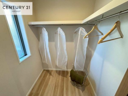 ���[�@�E�H�[�N�C���N���[�[�b�g�t���ł��B��������̂��m���Ȃǂ����[���Ă��������ł��ˁI���ɂ���@�������ȂǋG�ߕ��̑傫�ȉƓd�����[�ł��܂��I