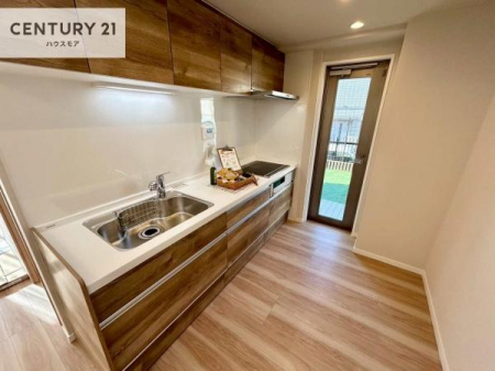 �L�b�`���@��Ƃ肠�钲���X�y�[�X�ō�Ƃ����₷�����K�ȃL�b�`���ł��I
���q�l�ƈꏏ�ɂ��َq������y���߂�L�X�X�y�[�X�ł��B�y�����������ԂɂȂ肻���ł��ˁI