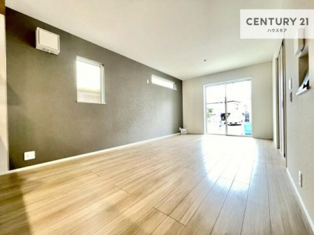 ���r���O�@��؂ȉƑ����W�܂邩�炱��LDK�ɂ͂�����肽���B
�q�����������C�ɏ΂��Ȃ��瑖�����Ă���p�����������u�L���Ƃɂ��ėǂ������v�Ǝv���u�Ԃł��B