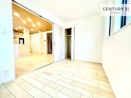 ���r���O�ȊO�̋����@���r���O�Ɨאڂ����m���ł��I�Ǝ��̋x�e�X�y�[�X��L�b�Y�X�y�[�X�Ƃ��Ċ��p����̂��悳�����ł��ˁI
