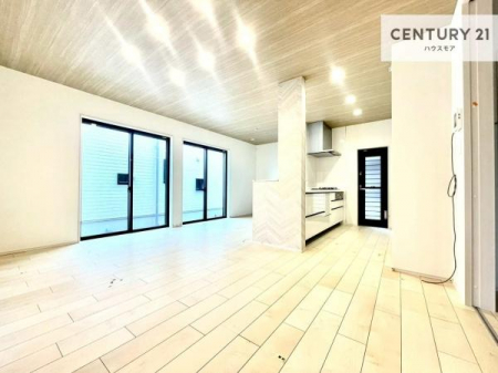 ���r���O�@�傫�ȑ����炽���Ղ�̗z���������閾�邢���r���O�B�J�����̂��郊�r���O�ŉƑ��c���̂��났�̎��Ԃ��߂����܂��I�����̂����w�\�ł��I���񌻒n�ŗz������Ȃǂ��̊����������܂��I