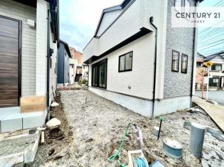 ���ԏ�@���ԃX�y�[�X��2�䕪����܂��I�Z�J���h�J�[�͂������A�o�C�N�⎩�]�ԂȂǂ��u���ꏊ�ɍ���܂���B