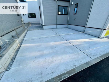 ���ԏ�@���ԃX�y�[�X��2�䕪����܂��I�Z�J���h�J�[�͂������A�o�C�N�⎩�]�ԂȂǂ��u���ꏊ�ɍ���܂���B