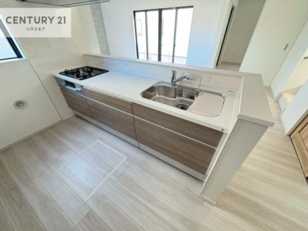 �L�b�`���@��l�C�̑Ζʎ��V�X�e���L�b�`�����̗p���Ă��܂��I���Ƒ��̃R�~���j�P�[�V���������R�Ƒ�����݌v�ł��B
���q�l�ɂ��ڂ��͂��̂Ŋ������ł��ˁI�L�X�g���ĉ��K�ɍ�Ƃ��i�݂܂��B