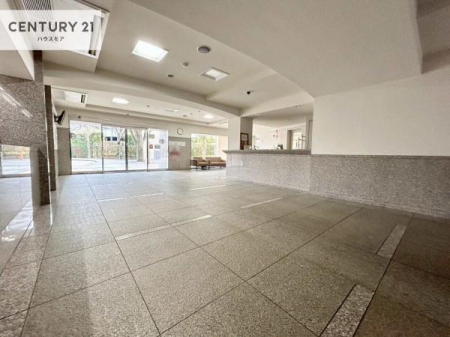 ���r�[�@���邢�z���������Ղ�ƍ������ށA�J�����̂��郍�r�[�B
�Z�܂�����Q�X�g��S�n�悭�}����A���͓I�ȋ�Ԃł��B