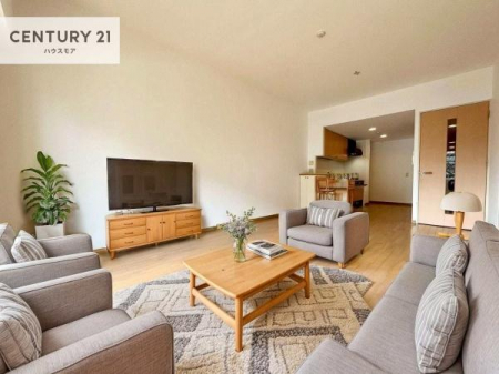 ���r���O�@�Ƌ��CG�p�[�X�ł��B�S�n�ǂ����r���O�͉Ƒ������R�ƏW�܂�܂��B�Ƒ��c�R�̎��Ԃ����������ł��B���Ƒ��ƁA����w�[���������Ԃ��߂��������ł��ˁB