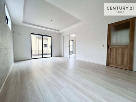 ���r���O�@�J�����̂���L�XLDK�I�\�t�@�[��_�C�j���O�e�[�u����u���Ă������ɂȂ�Ȃ��̂ŉ��K�ɉ߂����܂��I�R�~���j�P�[�V���������₷�����r���O�ł��I