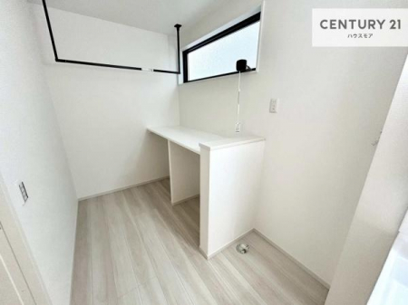 ���ʑ�E���ʏ��@�L�X�Ƃ��������h���[�X�y�[�X�ɂ̓J�E���^�[���I
�ꎞ�I�Ȓ��ւ��̒u���ꏊ��A�C���������ɂ����p�ł��ĕ֗��ł��I