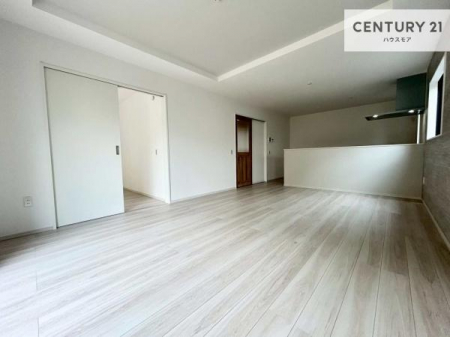 ���r���O�@�S�n�ǂ����r���O�͉Ƒ������R�ƏW�܂�܂��B�Ƒ��c�R�̎��Ԃ����������ł��B���Ƒ��ƁA����w�[���������Ԃ��߂��������ł��ˁB