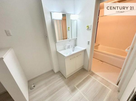 ���ʑ�E���ʏ��@�O�ʋ��d�l�̐��ʏ��́A�g�����Ȃ݂����₷������I���͎��[�ɂȂ��Ă��܂��B�h���C���[�₨���ϓ����Еt������̂Ő��ʑ������X�b�L���ƌ����邱�Ƃ��o���܂��I