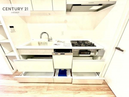 �L�b�`���@��Ƃ肠�钲���X�y�[�X�ō�Ƃ����₷�����K�ȃL�b�`���ł��I
���q�l�ƈꏏ�ɂ��َq������y���߂�L�X�X�y�[�X�ł��B�y�����������ԂɂȂ肻���ł��ˁI