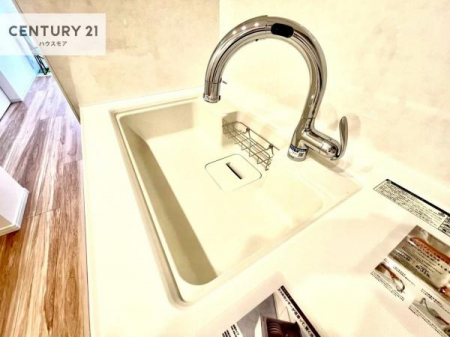 �L�b�`���@�^�b�`���X�������̗p�B���G�ꂸ�ɑ���ł��邽�ߐ�������ۂ��₷���A�����̉Ǝ������K�ɃT�|�[�g�B�@�\���Ə㎿�������˔������L�b�`����Ԃ��������܂��B