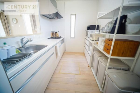 �L�b�`���@��Ƃ肠�钲���X�y�[�X�ō�Ƃ����₷�����K�ȃL�b�`���ł��I
���q�l�ƈꏏ�ɂ��َq������y���߂�L�X�X�y�[�X�ł��B�y�����������ԂɂȂ肻���ł��ˁI