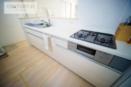 �L�b�`���@��l�C�̑Ζʎ��V�X�e���L�b�`�����̗p���Ă��܂��I���Ƒ��̃R�~���j�P�[�V���������R�Ƒ�����݌v�ł��B
���q�l�ɂ��ڂ��͂��̂Ŋ������ł��ˁB���[�͂�����܂��I