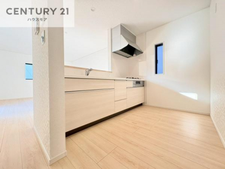 �L�b�`���@��l�C�̑Ζʎ��V�X�e���L�b�`�����̗p���Ă��܂��I���Ƒ��̃R�~���j�P�[�V���������R�Ƒ�����݌v�ł��B
���q�l�ɂ��ڂ��͂��̂Ŋ������ł��ˁI�L�X�g���ĉ��K�ō�Ƃ��i�݂܂��B�y���n�̔���J�Ò��z