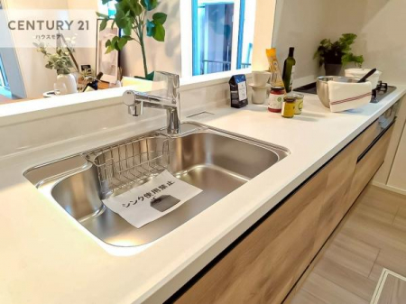 �L�b�`���@��l�C�̑Ζʎ��V�X�e���L�b�`�����̗p���Ă��܂��I���Ƒ��̃R�~���j�P�[�V���������R�Ƒ�����݌v�ł��B
���q�l�ɂ��ڂ��͂��̂Ŋ������ł��ˁB�L�X�g���ĉ��K�ɍ�Ƃ��i�݂܂��B