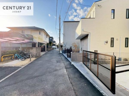 ���̑����n�@�O�ʓ��H��4.9���~4���A���邭�J�����̂��闧�n�ł��B
�Ԍɓ��ꂪ���ȕ������S�ł��ˁB