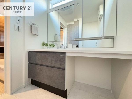 ���ʑ�E���ʏ��@�L�X�Ƃ��������h���[�X�y�[�X�ɂ̓J�E���^�[���I
�ꎞ�I�Ȓ��ւ��̒u���ꏊ��A�C���������ɂ����p�ł��ĕ֗��ł��I