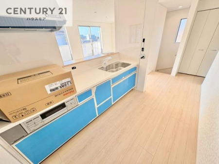 �L�b�`���@��Ƃ肠�钲���X�y�[�X�ō�Ƃ����₷�����K�ȃL�b�`���ł��I
���q�l�ƈꏏ�ɂ��َq������y���߂�L�X�X�y�[�X�ł��B�y�����������ԂɂȂ肻���ł��ˁI�y���n�̔���J�Ò��z