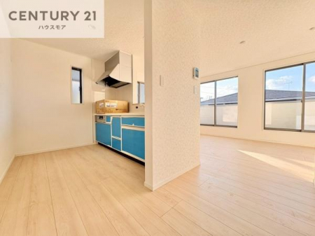 �L�b�`���@��l�C�̑Ζʎ��V�X�e���L�b�`�����̗p���Ă��܂��I���Ƒ��̃R�~���j�P�[�V���������R�Ƒ�����݌v�ł��B
���q�l�ɂ��ڂ��͂��̂Ŋ������ł��ˁI�L�X�g���ĉ��K�ō�Ƃ��i�݂܂��B�y���n�̔���J�Ò��z