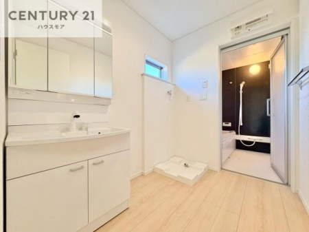 ���ʑ�E���ʏ��@�O�ʋ��d�l�̐��ʏ��́A�g�����Ȃ݂����₷������I���͎��[�ɂȂ��Ă��܂��B�h���C���[�₨���ϓ����Еt������̂Ő��ʑ������X�b�L���ƌ����邱�Ƃ��o���܂��I�y���n�̔���J�Ò��z