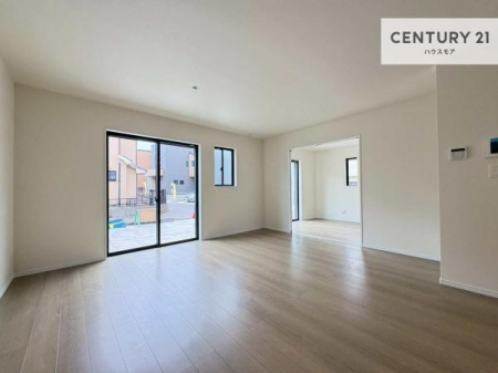 ���r���O�@�傫�ȑ����炽���Ղ�̗z���������閾�邢���r���O�B�J�����̂��郊�r���O�ŉƑ��c���̂��났�̎��Ԃ��߂����܂��I�����̂����w�\�ł��I���񌻒n�ŗz������Ȃǂ��̊����������܂��I