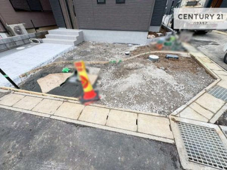 ���ԏ�@���ԃX�y�[�X��2�䕪����܂��I�Z�J���h�J�[�͂������A�o�C�N�⎩�]�ԂȂǂ��u���ꏊ�ɍ���܂���B