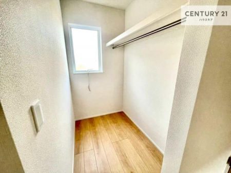 ���[�@�E�H�[�N�C���N���[�[�b�g�t���ł��B��������̂��m���Ȃǂ����[���Ă��������ł��ˁI���ɂ���@�������ȂǋG�ߕ��̑傫�ȉƓd�����[�ł��܂��I