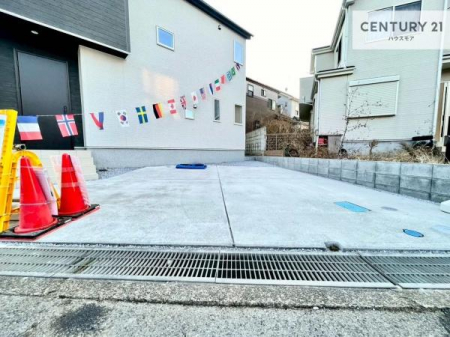 ���ԏ�@���ԃX�y�[�X��2�䕪����܂��I�Z�J���h�J�[�͂������A�o�C�N�⎩�]�ԂȂǂ��u���ꏊ�ɍ���܂���B