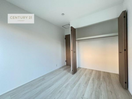 �q�������@���[�X�y�[�X���������Ă���A�ߗނ₨������A�w�p�i�Ȃǂ��������萮���ł��܂��B���������L���g���邽�߁A���K�Ő������Z��Ԃ��������܂��B