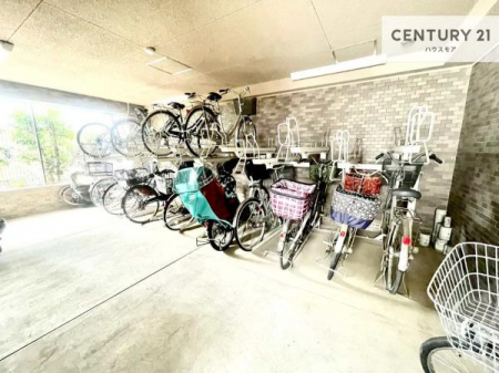 ���̑����p���@���֏ꊮ���ŁA���q���܂̎��]�Ԃ�ʋΗp�̎��]�Ԃ����S���Ēu���܂��B���Ƒ��ɂ����ꂵ���֗��Ȑݔ��ł��B
�󂫏󋵂����C�y�ɂ��₢���킹���������B