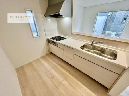 �L�b�`���@��l�C�̑Ζʎ��V�X�e���L�b�`�����̗p���Ă��܂��I���Ƒ��̃R�~���j�P�[�V���������R�Ƒ�����݌v�ł��B
���q�l�ɂ��ڂ��͂��̂Ŋ������ł��ˁB�L�X�g���ĉ��K�ɍ�Ƃ��i�݂܂��B