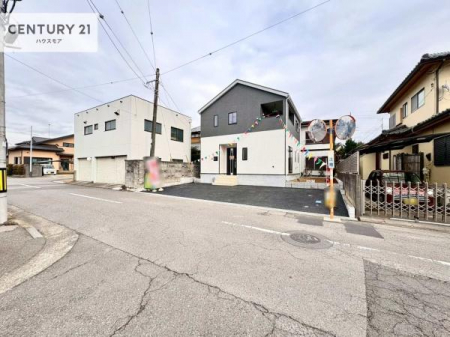 ���̑����n�@�O�ʓ��H��8.01���I�z����ǍD�ȗ��n�ł��B
�Ԍɓ��ꂪ���ȕ������S�ł��ˁB